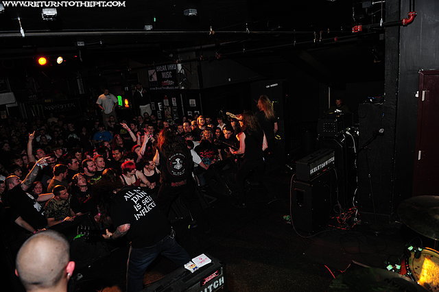 [3 inches of blood on Apr 16, 2011 at the Palladium - Secondstage (Worcester, MA)]