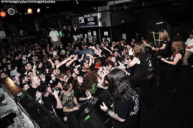 [3 inches of blood on Apr 16, 2011 at the Palladium - Secondstage (Worcester, MA)]