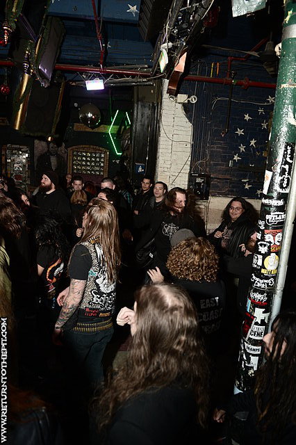[abnormality on Dec 6, 2012 at Ralph's (Worcester, MA)]