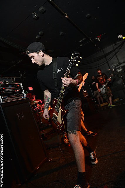 [born low on Apr 20, 2013 at the Palladium - Secondstage (Worcester, MA)]