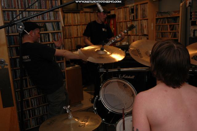 [clitorture on Nov 15, 2004 at Live in the WUNH Studios (Durham, NH)]