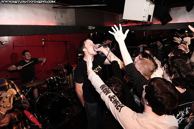 [close your eyes on Feb 17, 2011 at Club Lido (Revere, MA)]