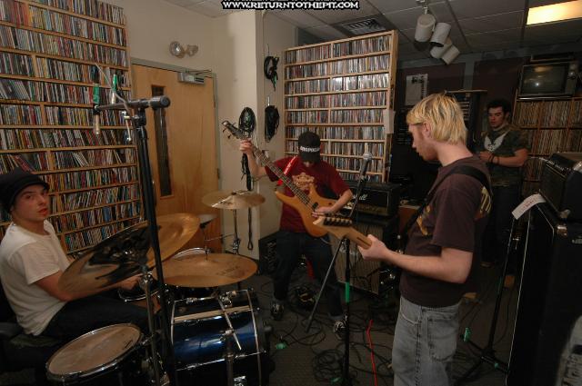 [colin of arabia on Jan 31, 2005 at Live in the WUNH Studios (Durham, NH)]