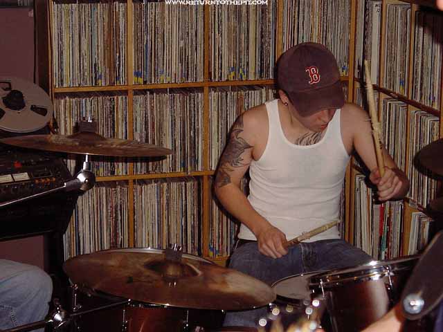 [dasai on Oct 29, 2002 at Live in the WUNH studios (Durham, NH)]