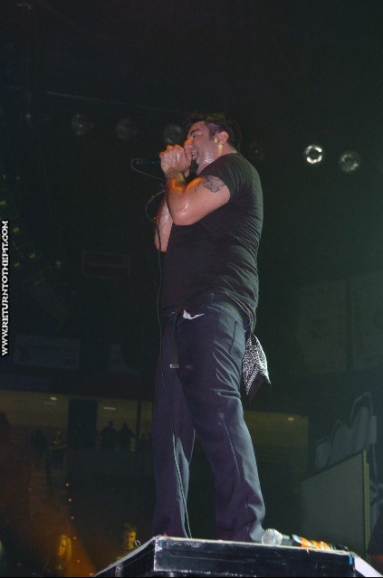 [deftones on Mar 7, 2006 at Tsongas Arena (Lowell, Ma)]