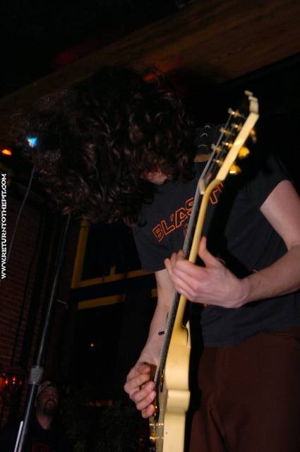 [dove on May 14, 2005 at Evo's Art Space - downstairs (Lowell, Ma)]
