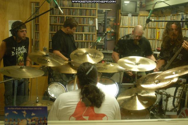 [hand choke neck on Aug 30, 2004 at Live in the WUNH Studios (Durham, NH)]