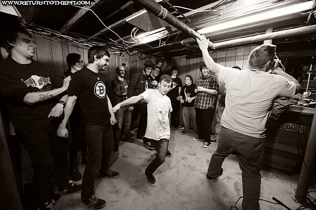 [hoodwrecked on Apr 13, 2013 at Tino's Basement (Dover, NH)]