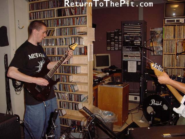[iranach on Aug 7, 2001 at Live in the WUNH studios (Durham, NH)]