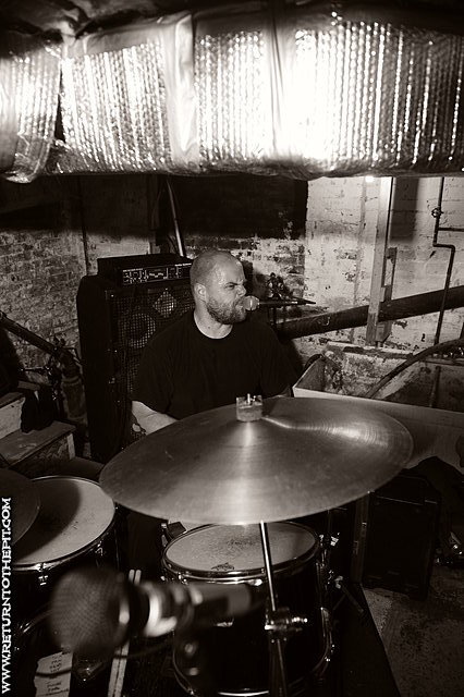 [iron lung on Apr 2, 2013 at Catacombs Of Grief (Portsmouth, NH)]