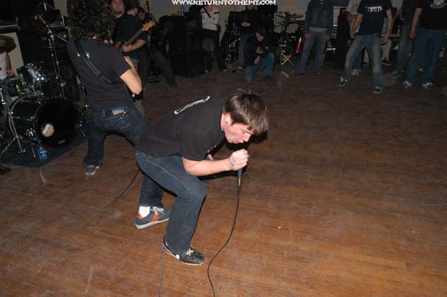[it dies today on Mar 1, 2003 at Bitter End Fest day 2 - Civic League (Framingham, MA)]