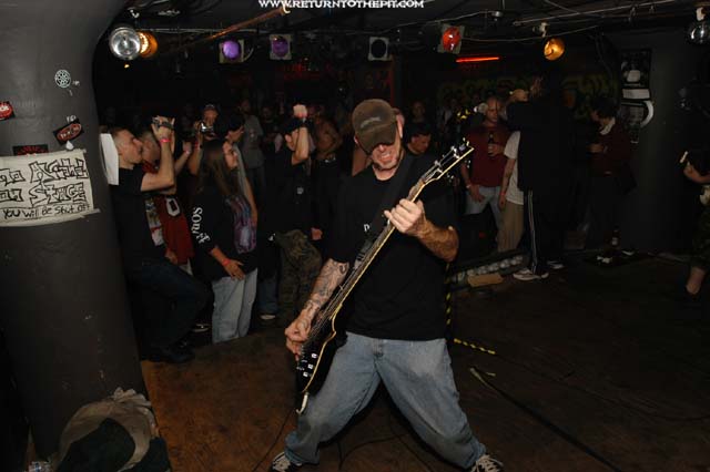 [mod on Sep 20, 2003 at the Bombshelter (Manchester, NH)]