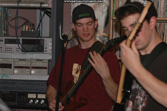 [mucopus on Nov 15, 2004 at Live in the WUNH Studios (Durham, NH)]