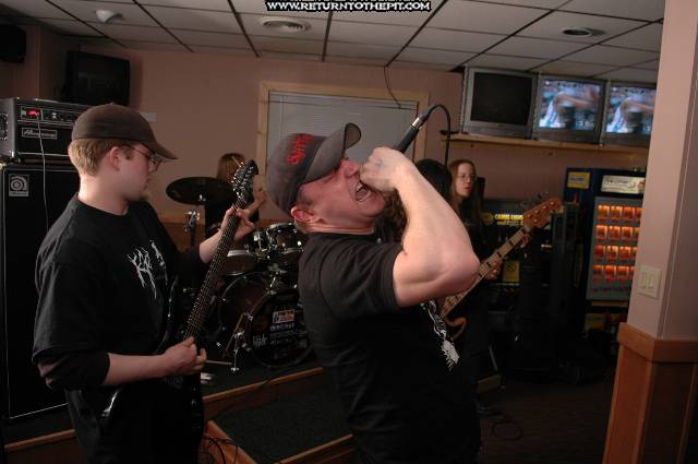 [perpetual winter on Mar 25, 2005 at Dee Dee's Lounge (Quincy, Ma)]