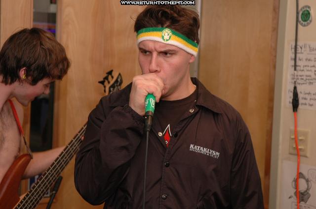 [porphyria on Dec 27, 2004 at Live in the WUNH Studios (Durham, NH)]
