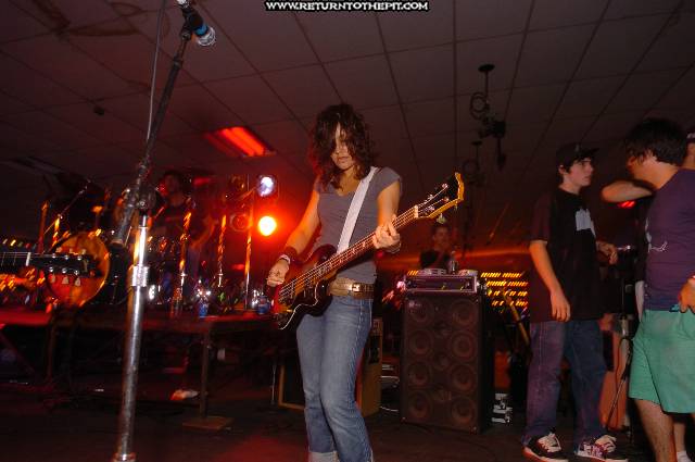 [read yellow on Jul 14, 2005 at Roller Kingdom - main stage (Hudson, Ma)]