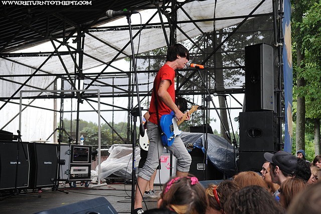 [red car wire on Jul 23, 2008 at Comcast Center - East Cost Indie Stage (Mansfield, MA)]