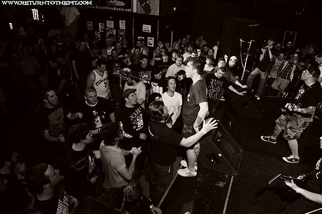[shai hulud on Apr 15, 2011 at the Palladium - Secondstage (Worcester, MA)]