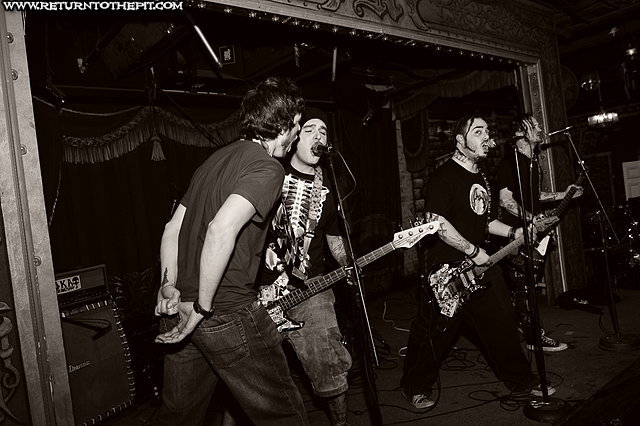 [slitstich on Feb 12, 2011 at Ralph's (Worcester, MA)]