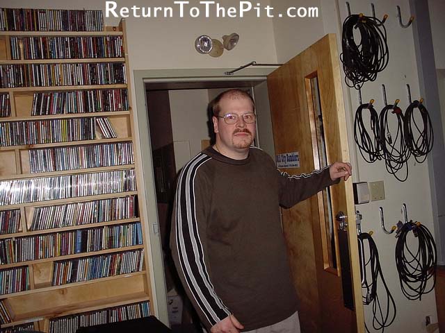[terretron on Mar 19, 2001 at Live in the WUNH studios (Durham, NH)]