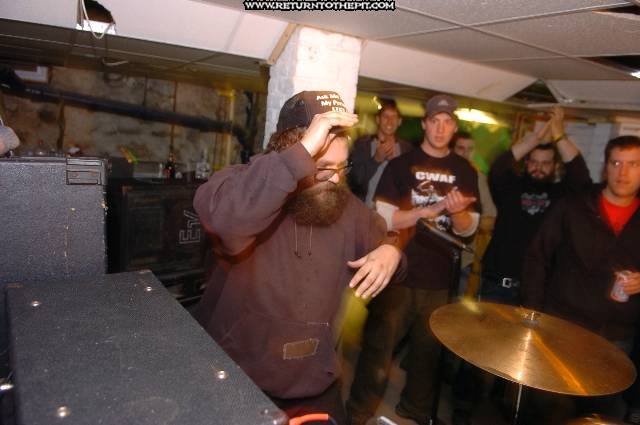 [the body on Apr 29, 2005 at the Library (Allston, Ma)]