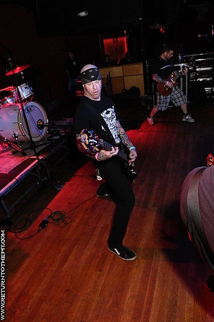 [wrecking crew on Sep 20, 2009 at Club Lido (Revere, MA)]